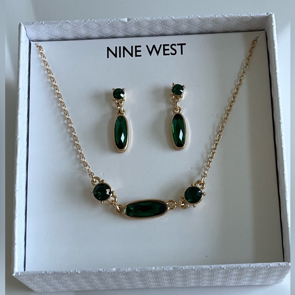 Nine West Gold and Green Earring Emerald Green Color - Picture 6 of 9